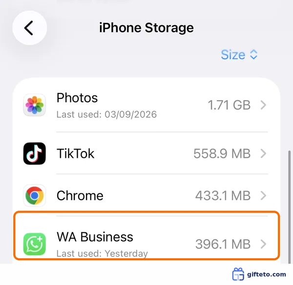انتخاب برنامه در بخش iPhone Storage برای آفلود کردن و آپدیت با اپل ایدی جدید